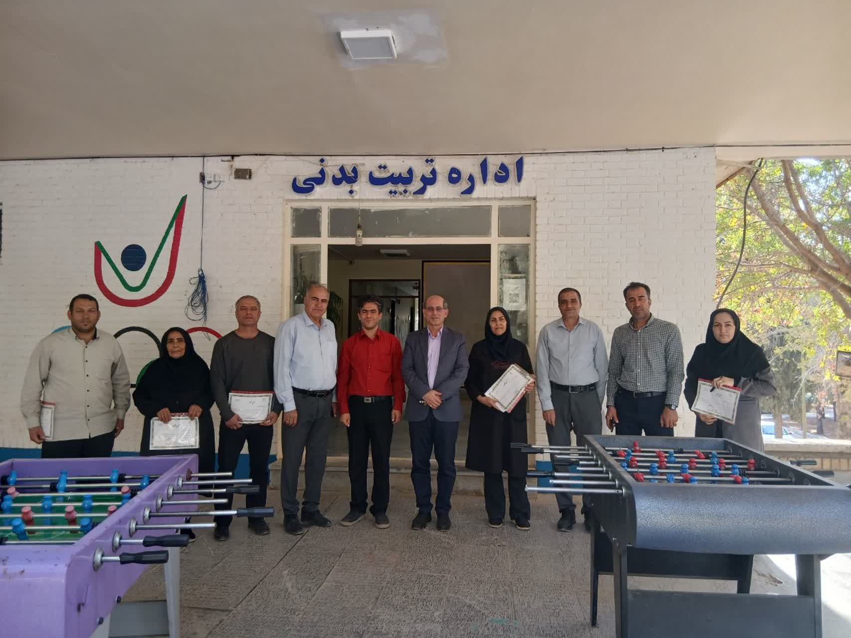 تقدير از کارکنان اداره تربيت بدني به مناسبت گراميداشت هفته تربيت بدني