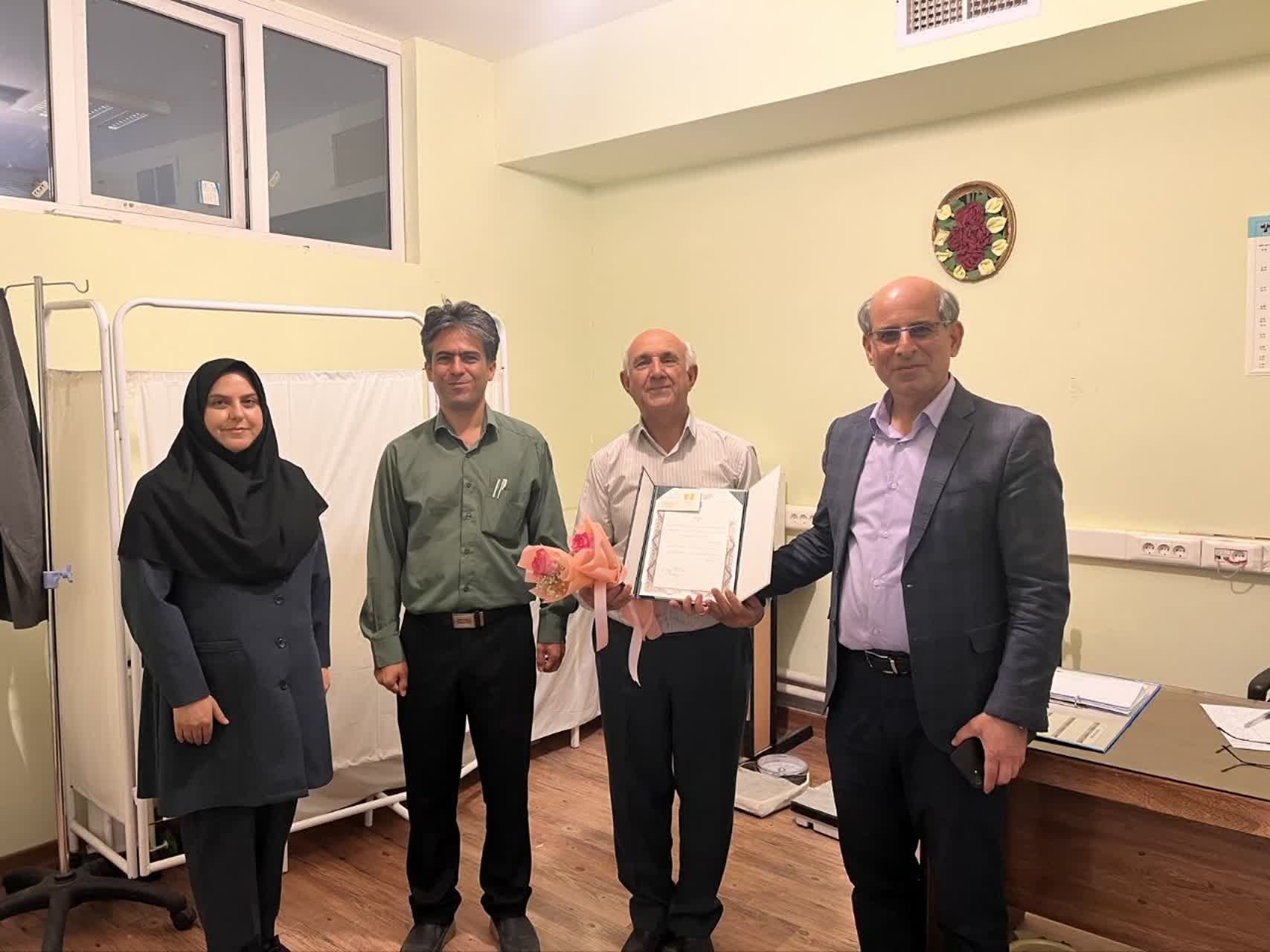 تقدير از پرستار مرکز مشاوره، سلامت و سبک زندگي دانشگاه به مناسبت روز پرستار