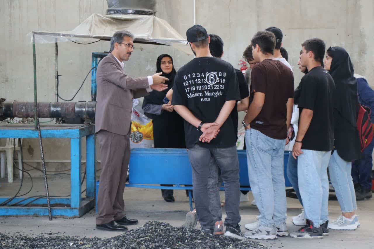 بازديد دانشجويان دانشگاه ايلام از شهرک صنعتي 