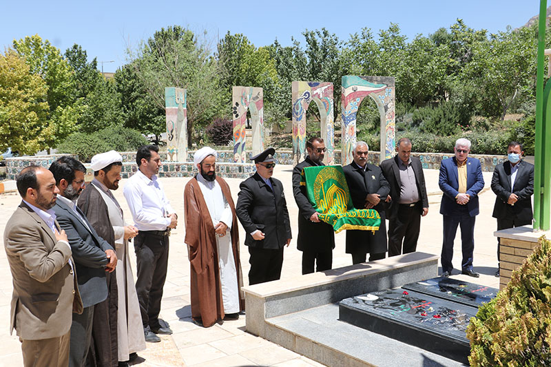  برگزاري مراسم ميلاد امام رضا با حضور خادمين حرم مطهر در مسجد الغدير دانشگاه 